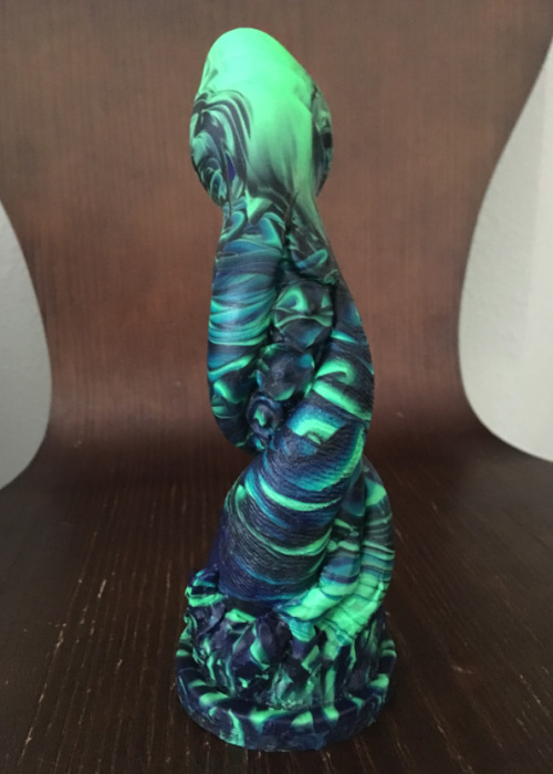 pleasureforge:chimaerosexual:shots of my new chaos beast sent by @pleasureforge <3I’ll write up a