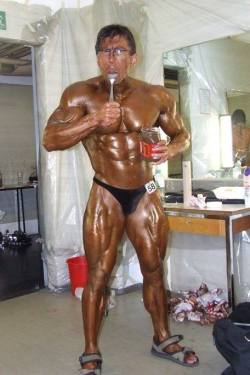 musclemen-glasses: Zsolt Eszteró - Nutella diet. 