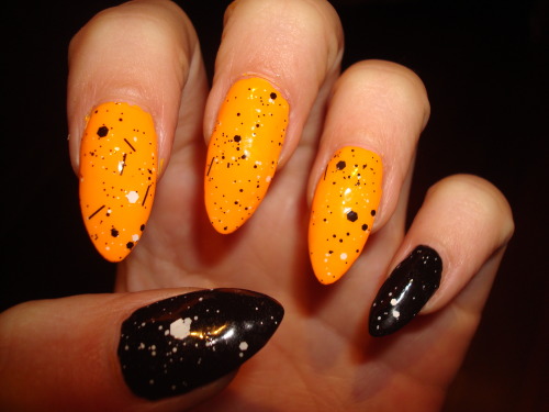 Halloween Nails! & the bottoms Glow! (counldn’t get the best pic tho) Colors used- Klean C