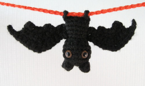 lucyravenscar:Are you in need of a cute little bat for Halloween? Then crochet one (or more!) with m