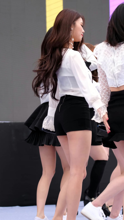 191015 러블리즈 미주 (李美珠 - Lovelyz Mijoo) (&frac12;) &gt;