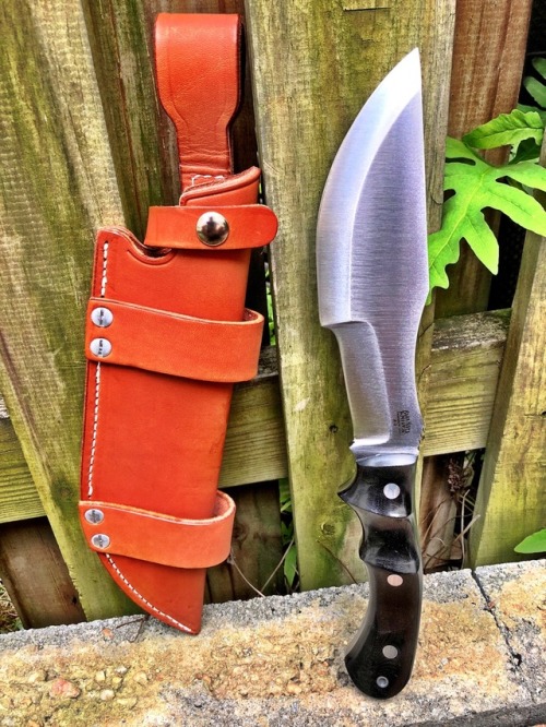 Bark River Trakker, A2 tool steel. The Tracker design was initially conceived by Tom Brown Jr, and r