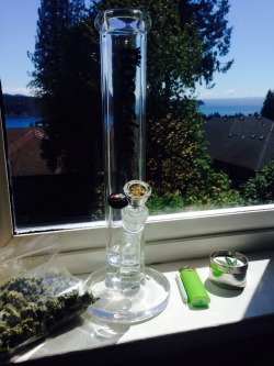 bakedasap0tato:  beautiful sunny day calls for kief bowls for breakfast and blunts for lunch 