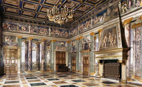 thepaintinghasalifeofitsown:Villa Farnesina, RomeFrescoes are painted by Baldasare Peruzzi.