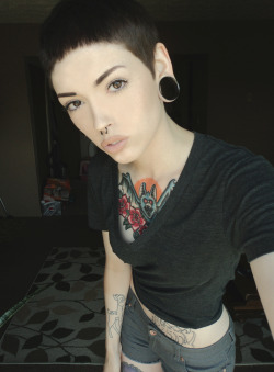 ciarachimera:  Short hair. 