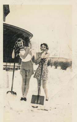 adamscoren:  Two women wearing skirts in