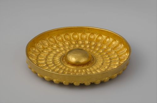 worldhistoryfacts: A gold libation bowl from Greece, 4th-3rd century BCE. It’s embellished wit