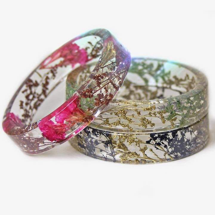 mymodernmet:  Handcrafted Jewelry Contains Delicate Pieces of Nature Encased in Resin