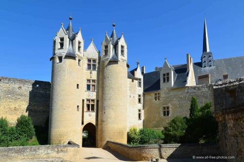 castlesandmedievals:Château de Montreuil-Bellay The Château de Montreuil-Bellay is a historical buil