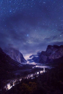 mstrkrftz:  Foggy Tunnel View by Toby Harriman