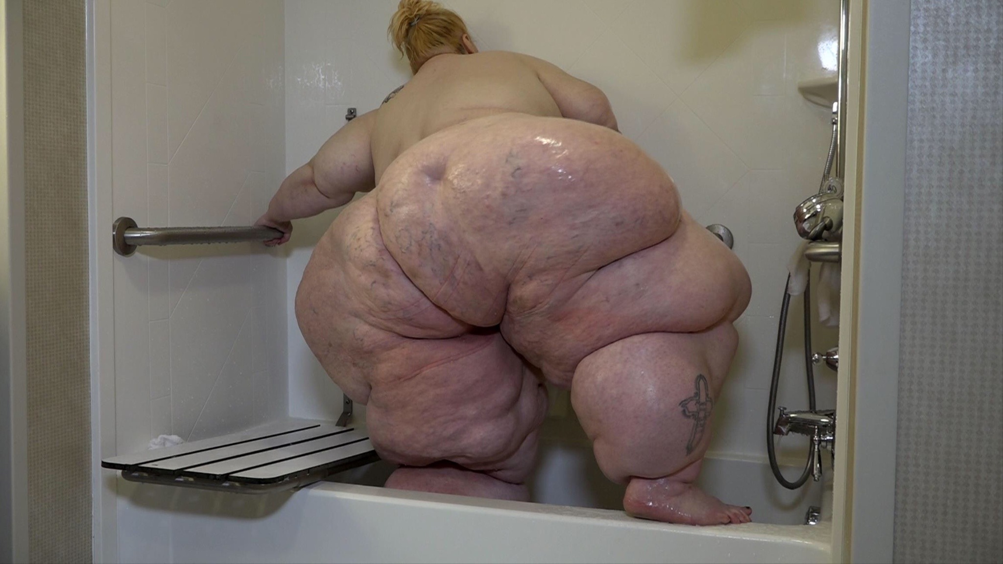 corpulentcoppelia:allaroundman:Soon to resort to a hosing down in the garden whilst