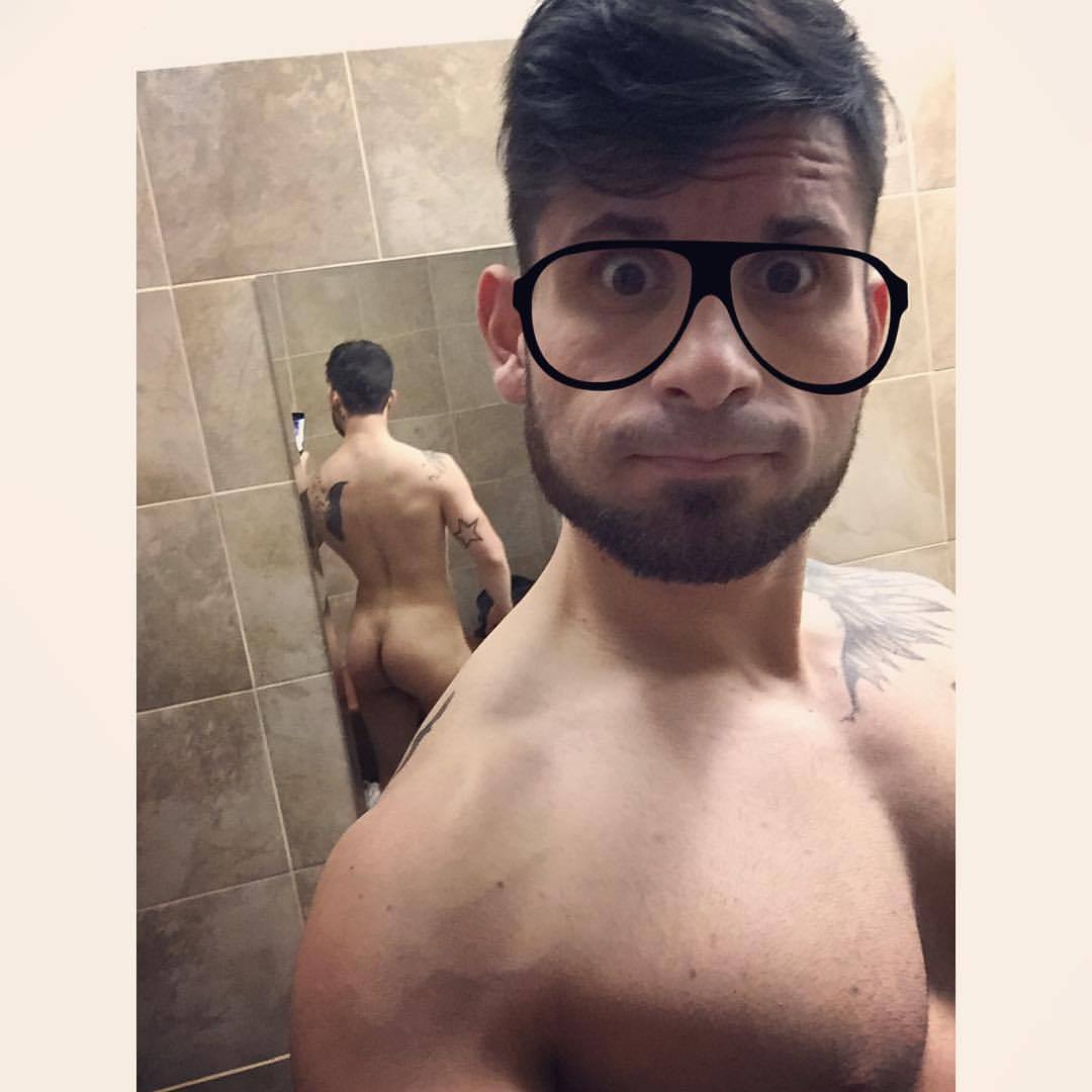 pedroxxvm:  Friday’s gym sesh done 😀 #nerd #gymnastics #ilift #cuteassboys #gayinked