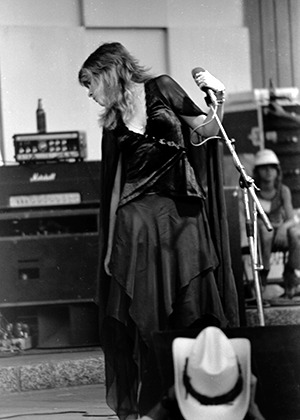 goldduststevie: Stevie and Christine onstage at Glen Oak Park Amphitheatre in Peoria, IL - June 25, 