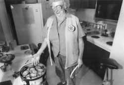 congenitaldisease:Mary Jane Rathbun, commonly known as “Brownie Mary,” gained notoriety in the early 1980s and an outspoken and articulate supporter of marijuana. She was at the forefront of local, state and national movements to legalise marijuana