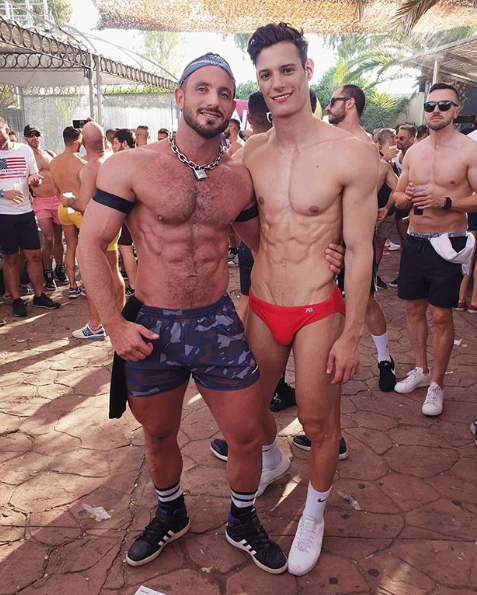 tautspeedos: #couple #tonbot