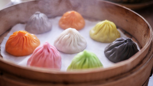 shelovesasianfood:Xiao Long Bao (via Rainbow bites | Flickr - Photo Sharing!) Make a guess what 8 