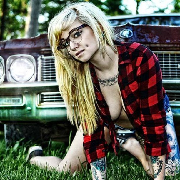  From a fun shoot I did with #JonElder yesterday 🚗🌾 #vaydasuicide #suicidegirls