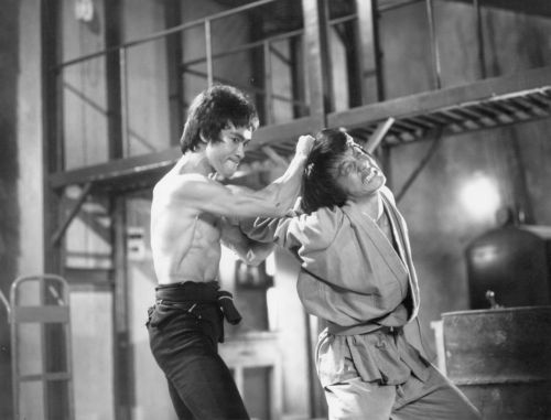 modaal:  gutsanduppercuts:  I had no idea there were so many variations of the iconic “Bruce Lee taking out Jackie Chan” shot from “Enter the Dragon.” I’m pretty sure they’re all from the same take but it’s pretty great to see the stages