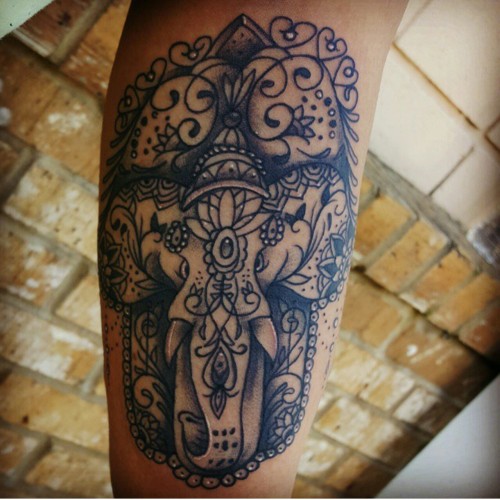 Top 15 Exclusive Hamsa Tattoo Designs In 2023 | Styles At Life