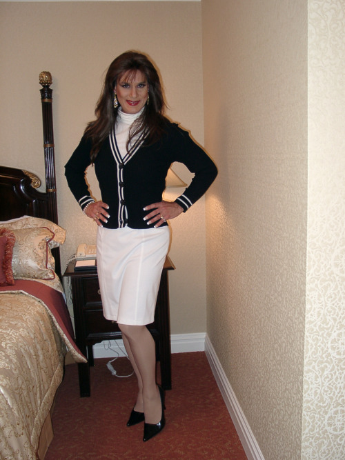 james51games:  michelle-monroe:  hgillmore:yes J, It’s coming off…  About time to.