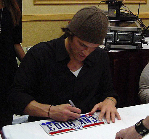 sammythemetallicar: Jared Padalecki  ||  Eyecon 2008 Speaking of our CNK 80Q3 plate,