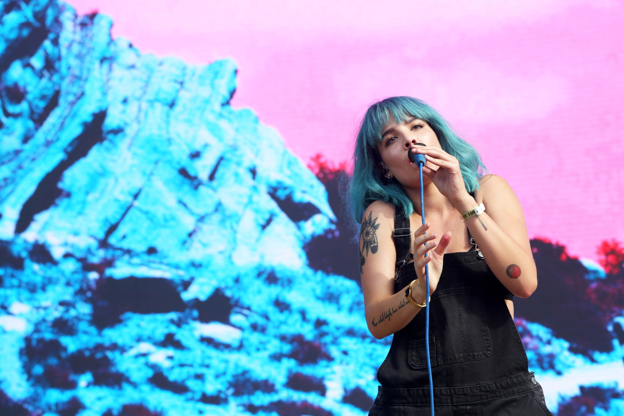 halseyupdates:  Halsey performing at Billboard’s Hot 100 Fest - 8/22 [HQ] [+ full