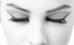 makeminemessy:  mascara wings - a total weakness ;) 
