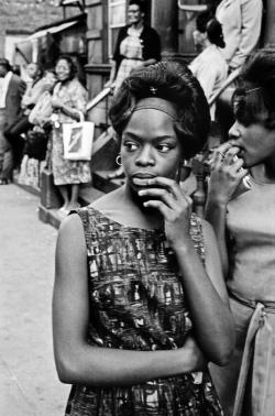 nobrashfestivity: Leonard Freed, Harlem, 1963  