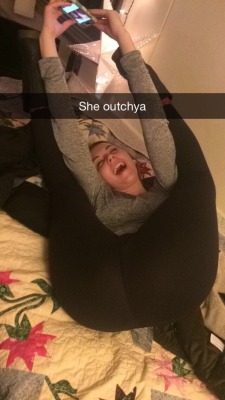 fuck-yoga-pants:  She outchya