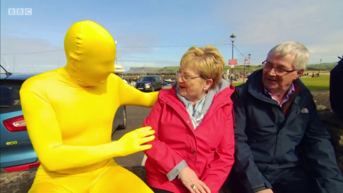 bigmenoftvandfilm: Adrian Chiles in a morphsuit on “Christine & Adrian’s Friendship Test” s1e02 