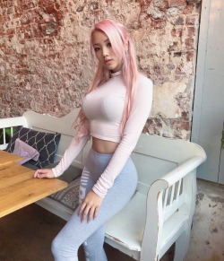 supreme-asian-chicks: Vyvan Le Instagram