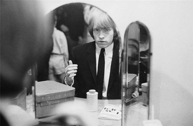 goo-goo-gjoob-goo-goo:   Brian Jones looking into the mirror.   Photo by Terry O’Neill