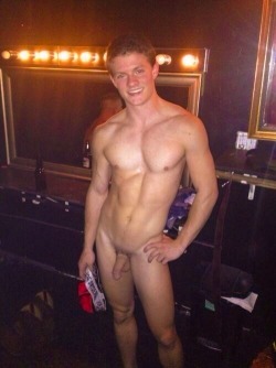 iluvboysnmen:  iluvboysnmen     Check out my other blog boyznluv   Love his smile