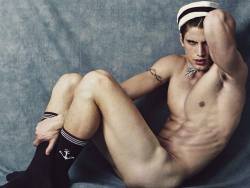 maybeinabluemoon:  insidemyvisualmind:    Santiago Ferrari by  Leonardo Corredor        quizás, quizás, quizás  