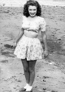 ourmarilynmonroe:  Marilyn Monroe, c. 1944.