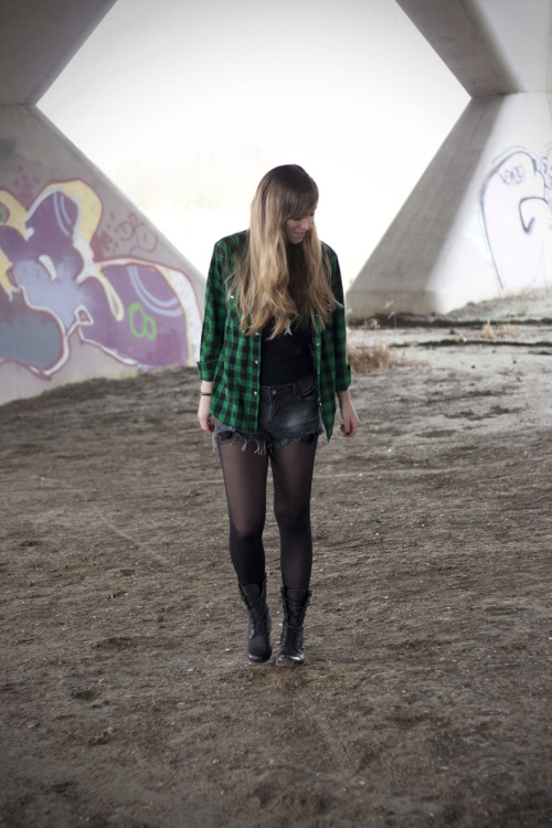 (via ! &lsquo;ROCK N ROLLERR † // STYLE AND FASHION BLOG: OUTFIT NR.286 GREEN LOGGER