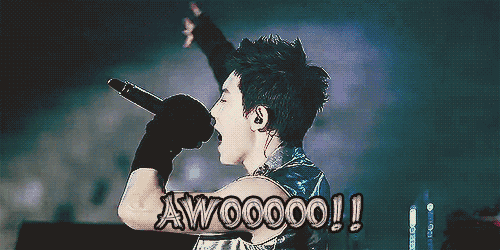 mrluhan:  chanyeol howling during two moons 