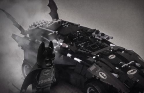 Batman vs Lego.(via Chris Miller (@chrizmillr) | Twitter)