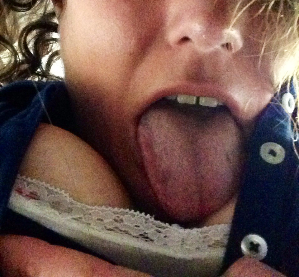 jellybeanphalange:  Flash of the boobs then dive in for a lick! Mmmm