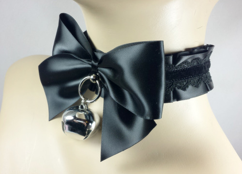 kitten-sightings:Oversize Black Bow Kitten Collar $20.00Available for VIP pre-release and if not res