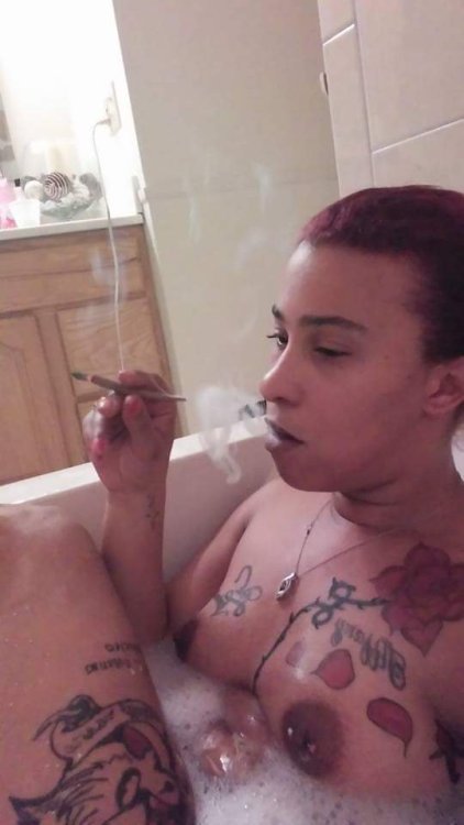 internethoeesss304:  Share my blog for all the facebook hoes…