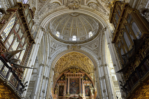 Córdoba. Mezquita Catedral by Alfonso Suárez La complejidad de este monumental espacio supone todo u