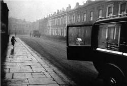 kvetchlandia:  Robert Frank      London       c.1951 