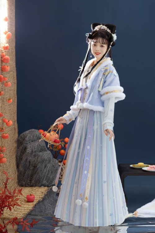 chinese hanfu for winter by 花朝记