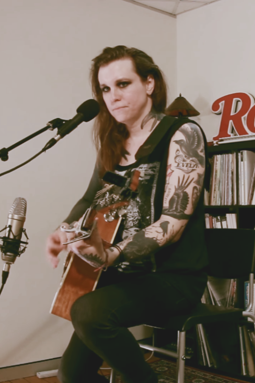 skizzorlover:laura jane grace covering amy adult photos