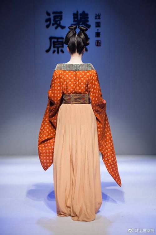 probably-unreliable: 中國裝束復原秀 戰國-唐 :  A showcase dedicated to Chinese reconstructed attire from 