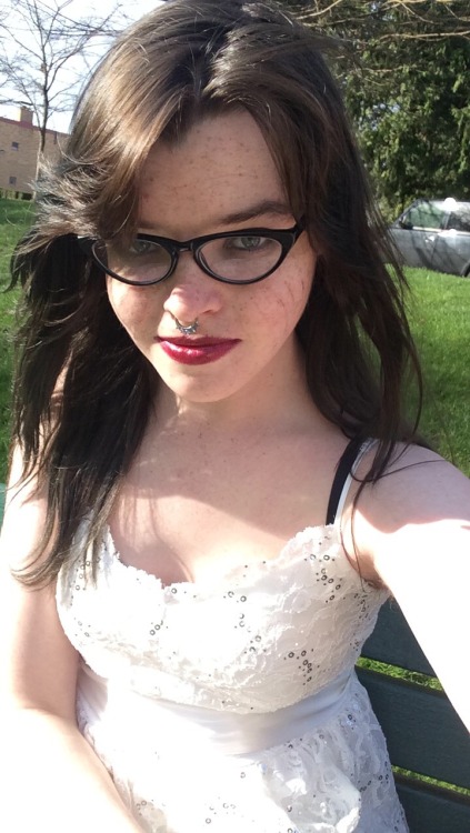objectgirl:  i am 19 and i looked goothis eyes and glasses