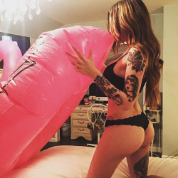 allgrownsup:  hot and sexy inked girls only