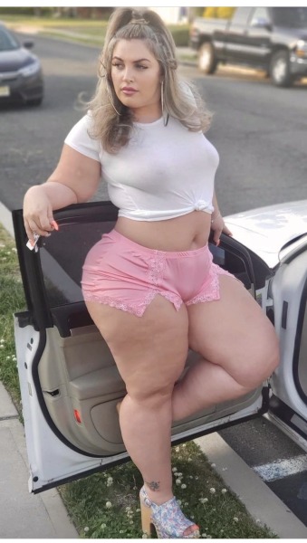 turntup69:Supa thick snow bunny !!!! 😍 porn pictures