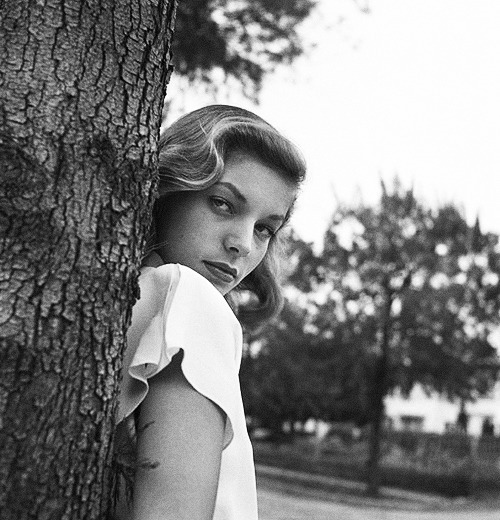 ✧ Lauren Bacall by Philippe Halsman (1944)